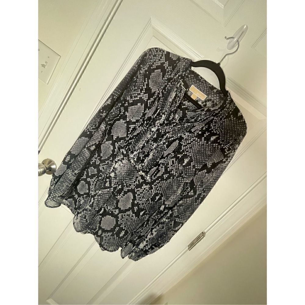 Michael women’s blouse reptile print large